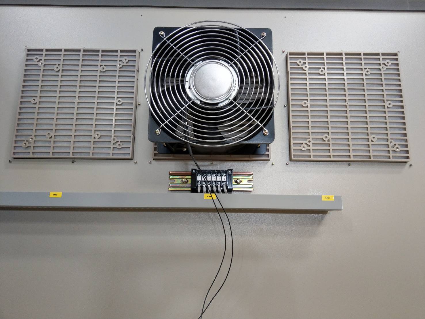 cooling fan for cabinet application